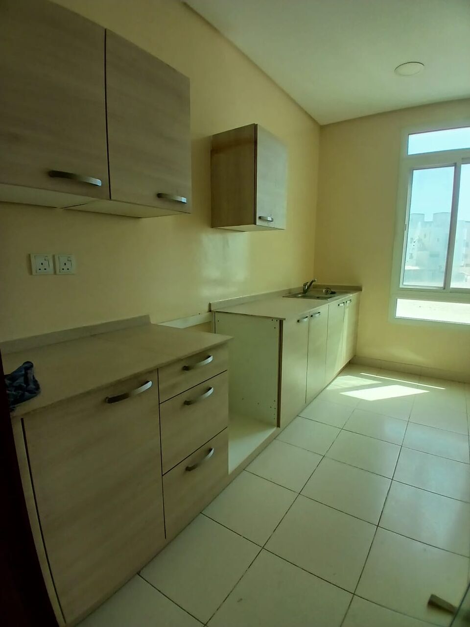 Tubli, Apartments, Flats, Houses & Villas, BHD 270/month,  3 BR,  Semi Furnished Flat Available In Tubli Without EWA ( Tubli 08)