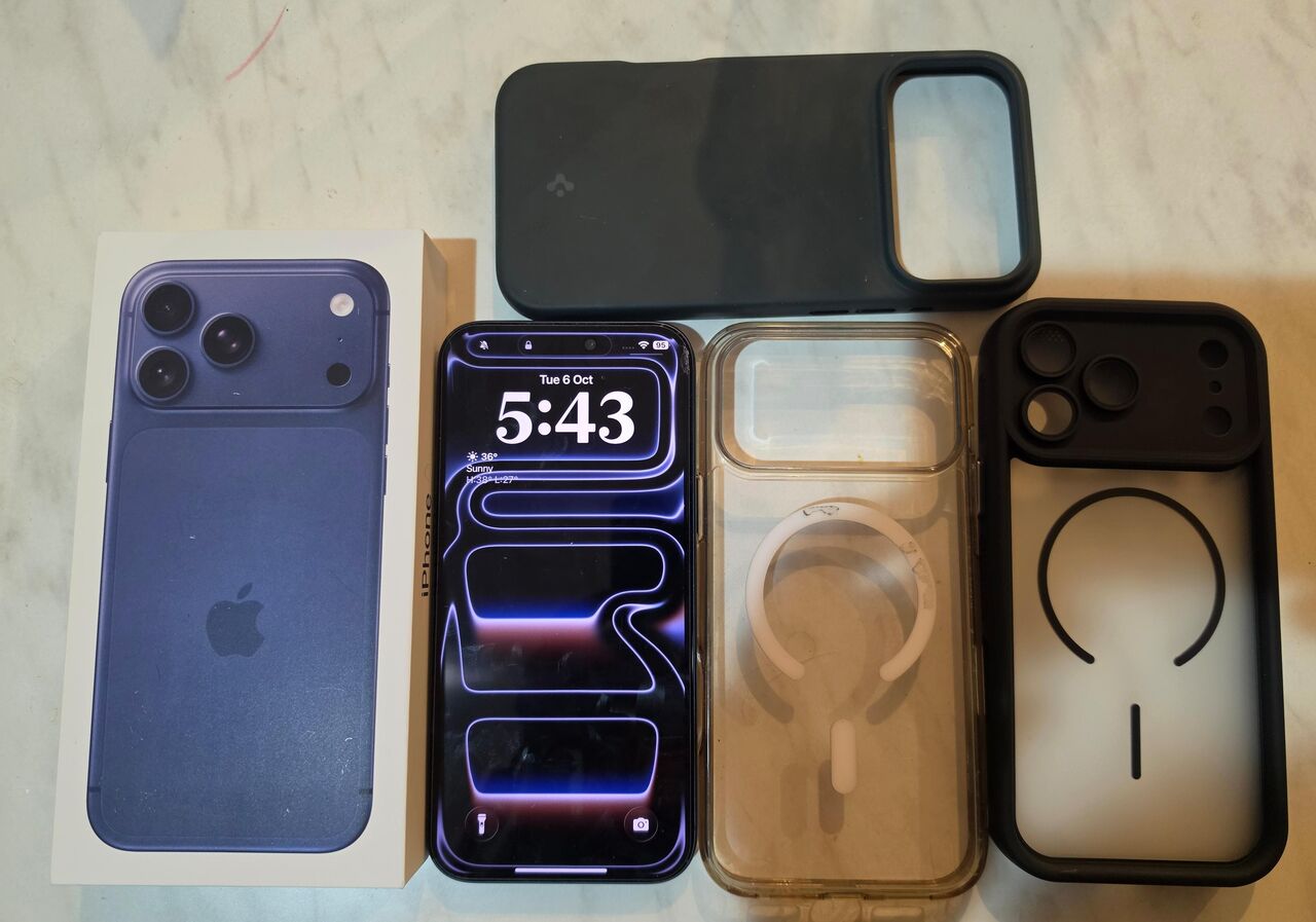 Riyadh, Mobile Phones, SAR 4450,  Iphone 17 Pro Max Deep Blue 256gb Apple Warranty Till March 2027 + 3 Cases