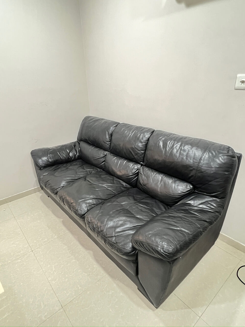 Dammam, Furniture, SAR 1900,  Sofa Lether, Cot And Matters, Dinning Table And Wardrobe