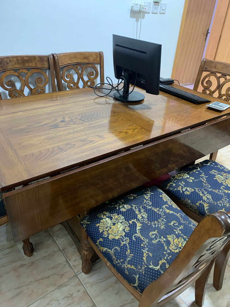 Riyadh, Furniture, SAR 450,  Wooden Dining Table 6 Seeter
