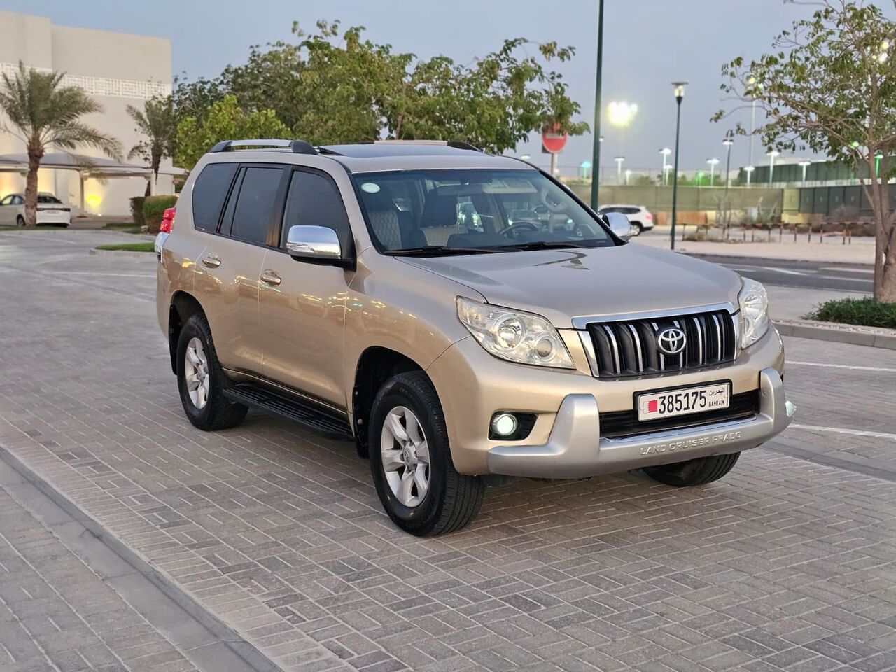 Riffa, Vehicles, Cars & Trucks , BHD 5800,  Toyota Prado,  2011,  Automatic,  195000 KM,    TXL V6 - 195K KM Only - Pass & Insr 31st March 27 - 5800 BD