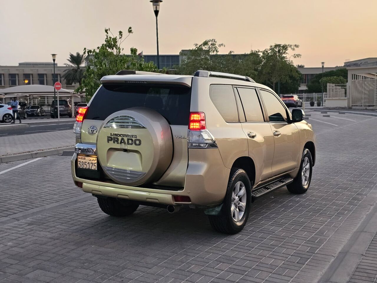 Riffa, Vehicles, Cars & Trucks , BHD 5800,  Toyota Prado,  2011,  Automatic,  195000 KM,    TXL V6 - 195K KM Only - Pass & Insr 31st March 27 - 5800 BD