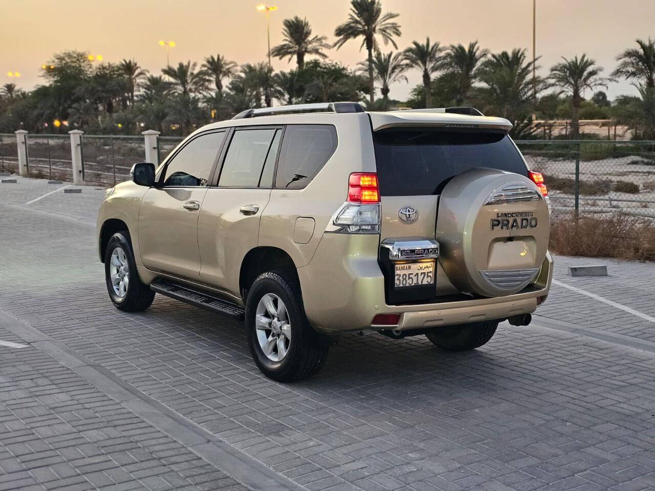 Riffa, Vehicles, Cars & Trucks , BHD 5800,  Toyota Prado,  2011,  Automatic,  195000 KM,    TXL V6 - 195K KM Only - Pass & Insr 31st March 27 - 5800 BD