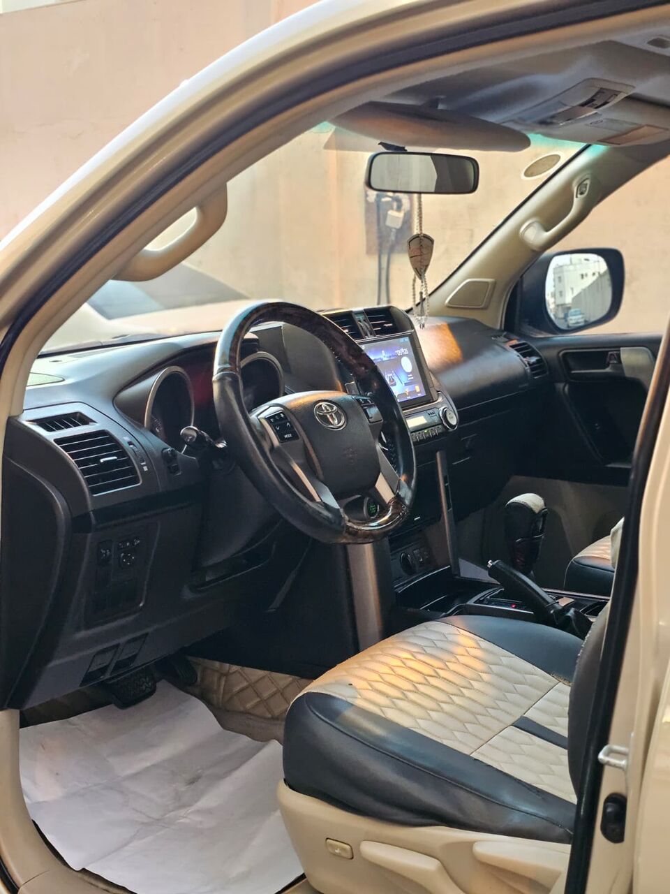 Riffa, Vehicles, Cars & Trucks , BHD 5800,  Toyota Prado,  2011,  Automatic,  195000 KM,    TXL V6 - 195K KM Only - Pass & Insr 31st March 27 - 5800 BD