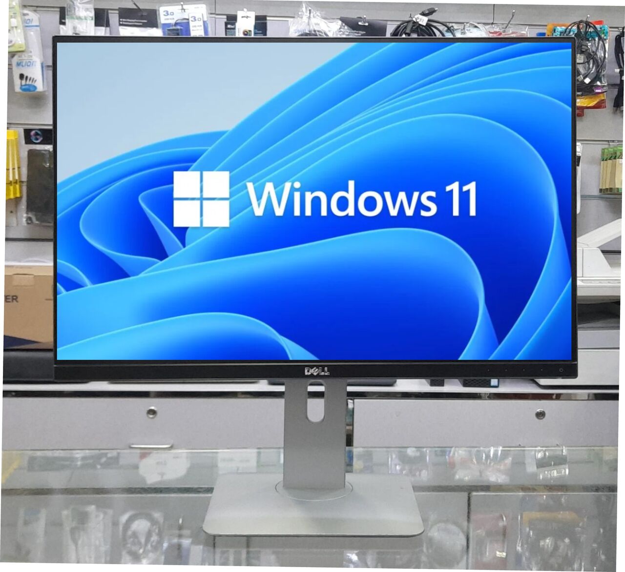 Manama, Computers, BHD 27,  DELL 24" IPS Full HD Borderless Monitor 180* Rotatable Input : HDMI, DP, VGA, USB 3.0