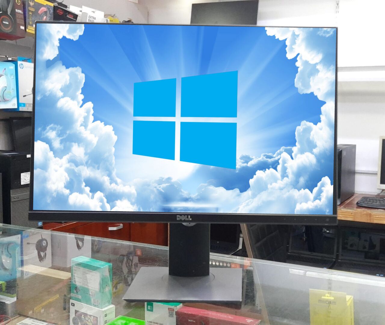 Manama, Computers, BHD 27,  DELL 24" IPS Full HD Borderless Monitor 180* Rotatable Input : HDMI, DP, VGA, USB 3.0