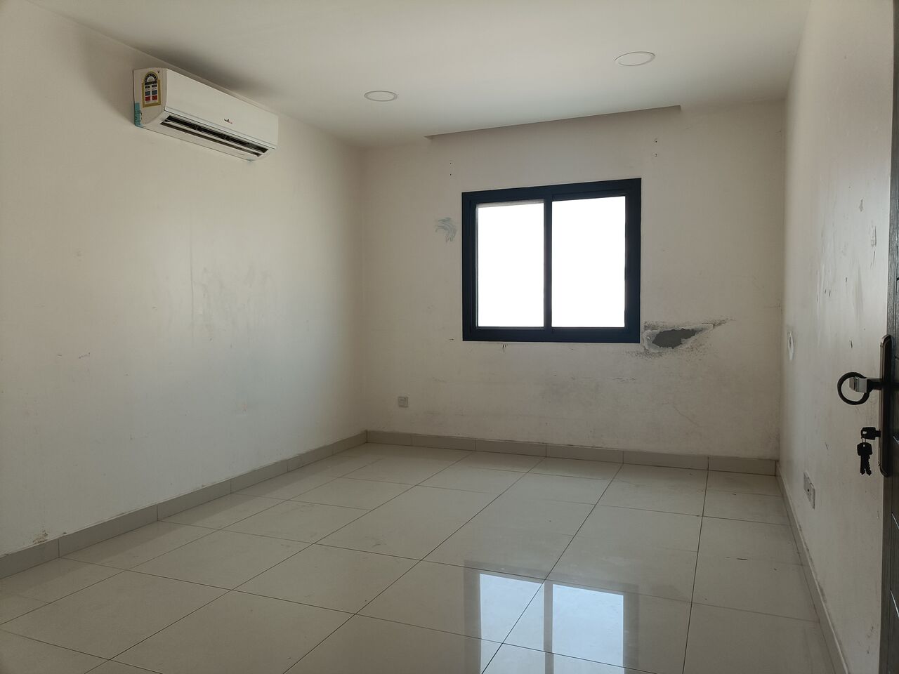 Tubli, Apartments, Flats, Houses & Villas, BHD 280/month,  3 BR,  180 Sq. Meter,  Semi Furnished 3bhk Without Ewa