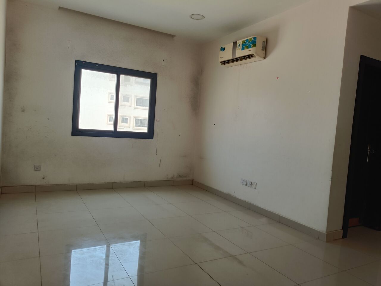 Tubli, Apartments, Flats, Houses & Villas, BHD 280/month,  3 BR,  180 Sq. Meter,  Semi Furnished 3bhk Without Ewa