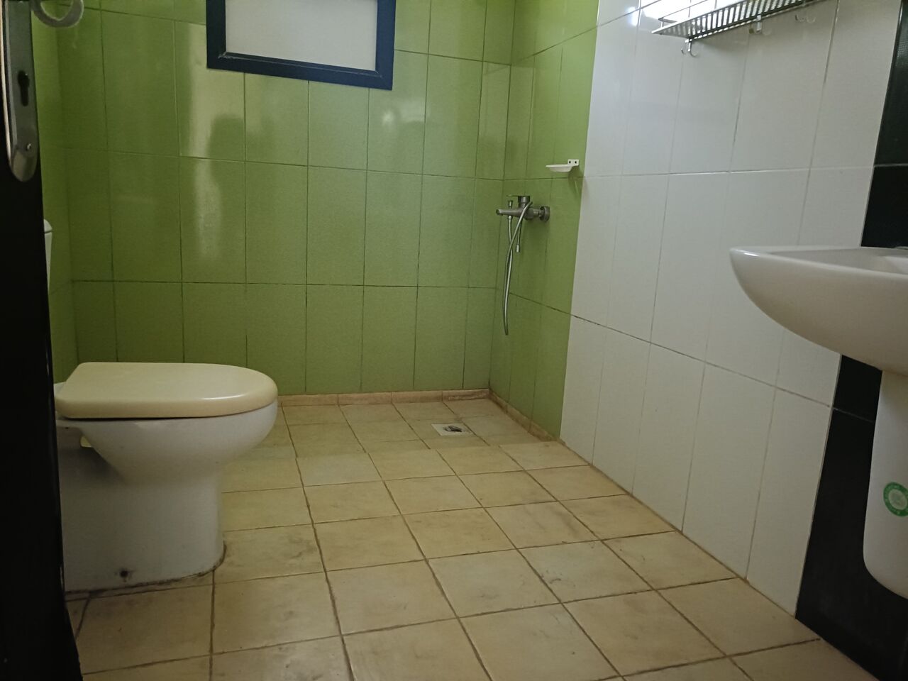 Tubli, Apartments, Flats, Houses & Villas, BHD 280/month,  3 BR,  180 Sq. Meter,  Semi Furnished 3bhk Without Ewa