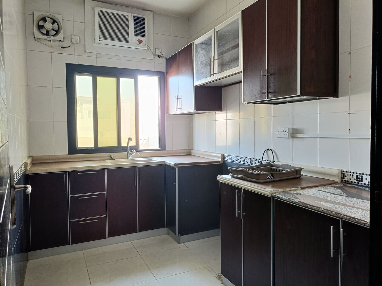 Tubli, Apartments, Flats, Houses & Villas, BHD 280/month,  200 Sq. Meter,  Semi Furnished 3bhk Without Ewa