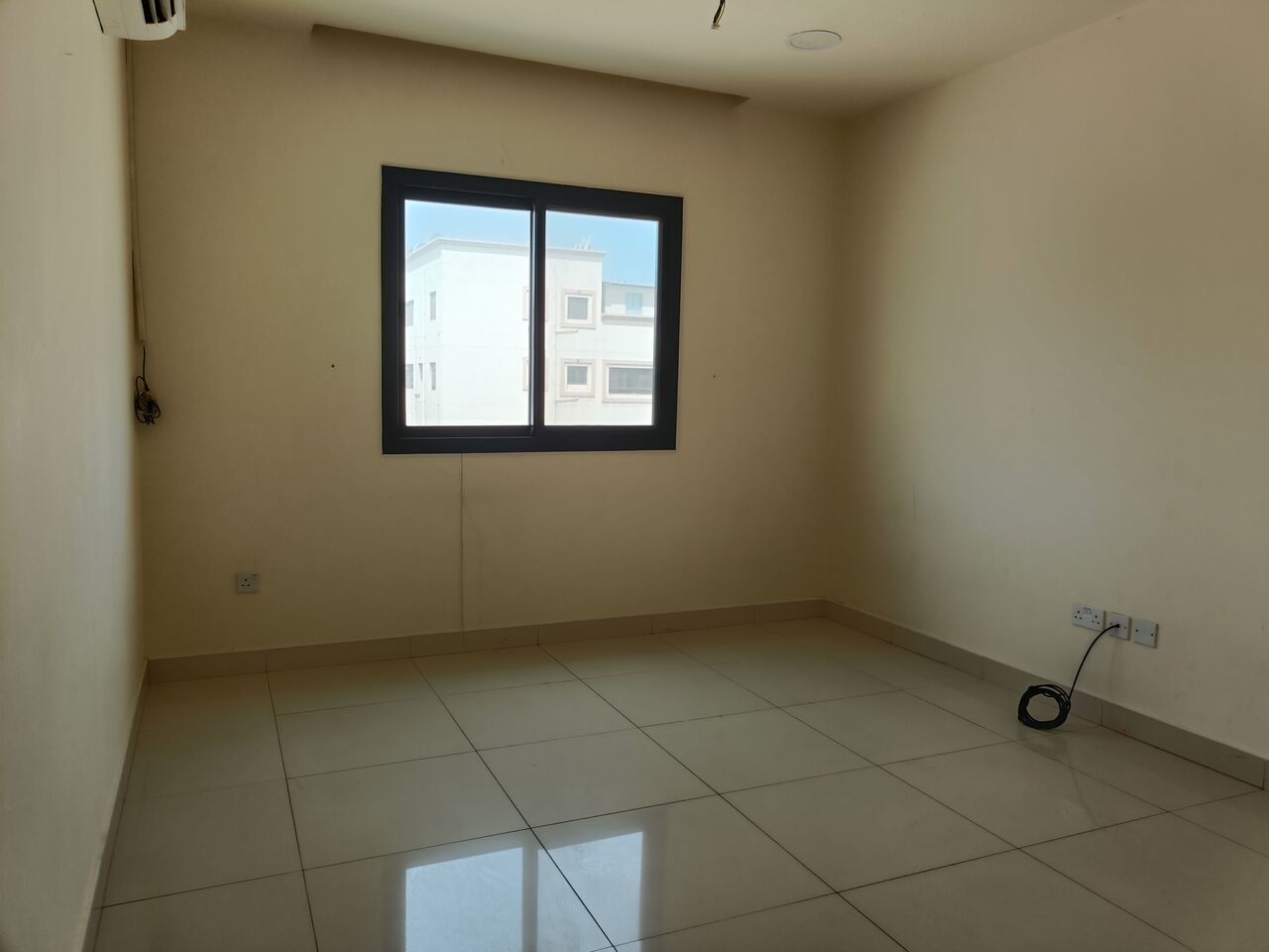 Tubli, Apartments, Flats, Houses & Villas, BHD 280/month,  200 Sq. Meter,  Semi Furnished 3bhk Without Ewa