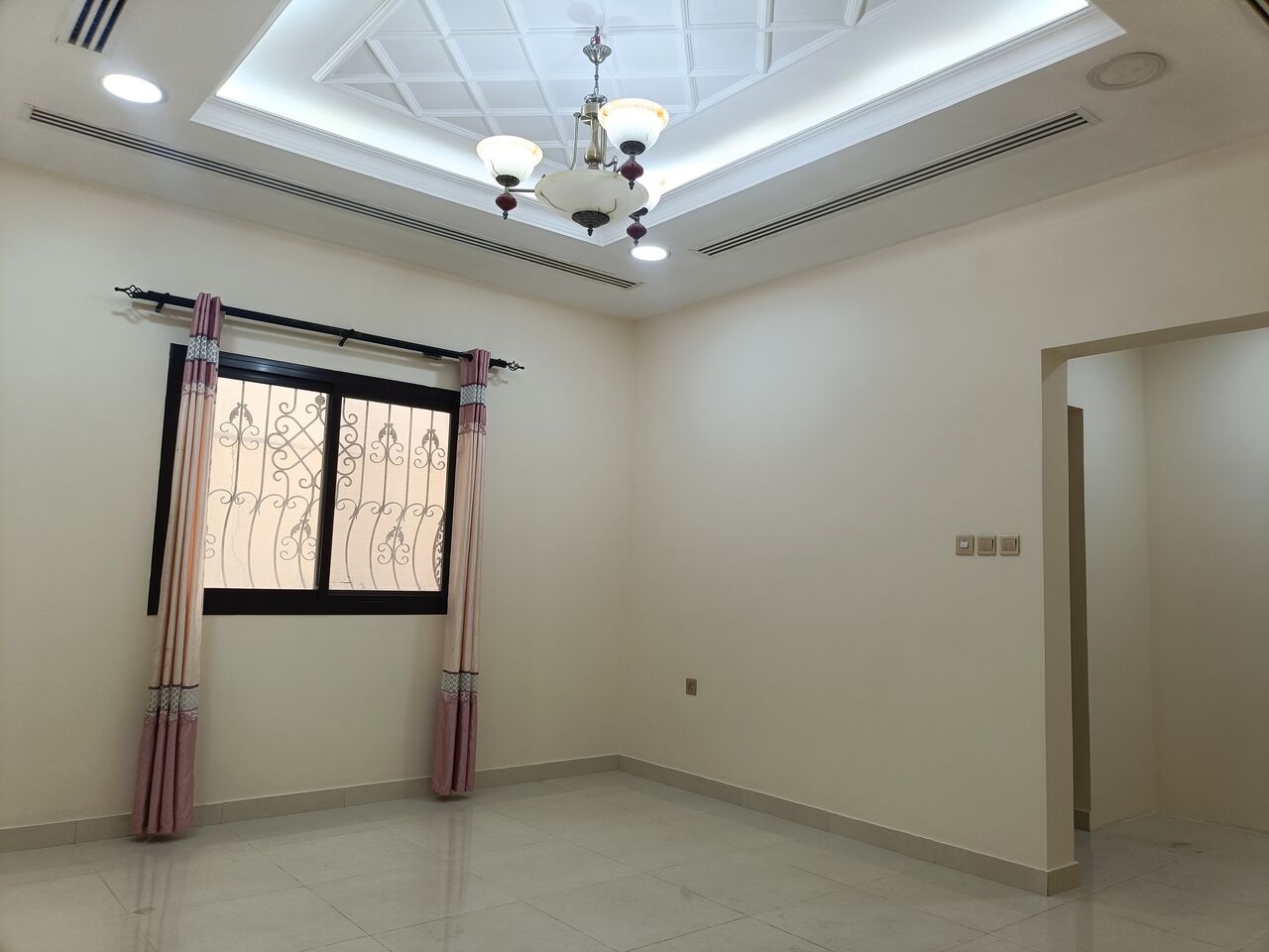 Tubli, Apartments, Flats, Houses & Villas, BHD 250/month,  3 BR,  180 Sq. Meter,  Semi Furnished 3bhk Without Ewa
