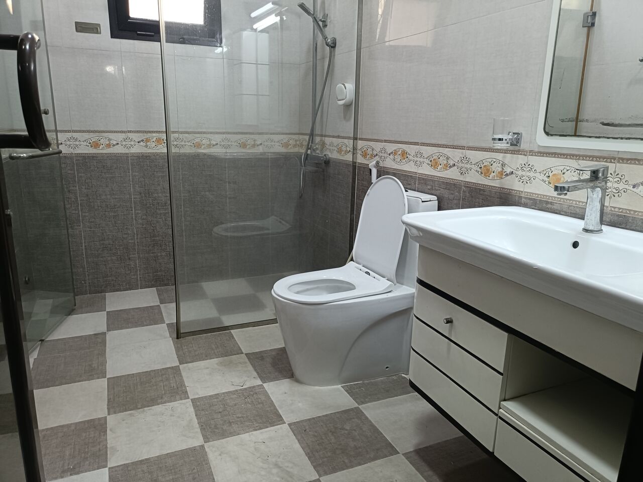 Tubli, Apartments, Flats, Houses & Villas, BHD 250/month,  3 BR,  180 Sq. Meter,  Semi Furnished 3bhk Without Ewa