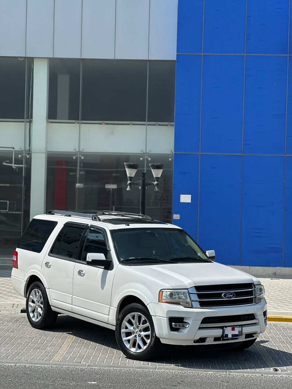 Riffa, Vehicles, Cars & Trucks , BHD 6500,  FORD EXPEDITION LIMITED 2016 WHITE,  2016,  Automatic,  239000 KM,