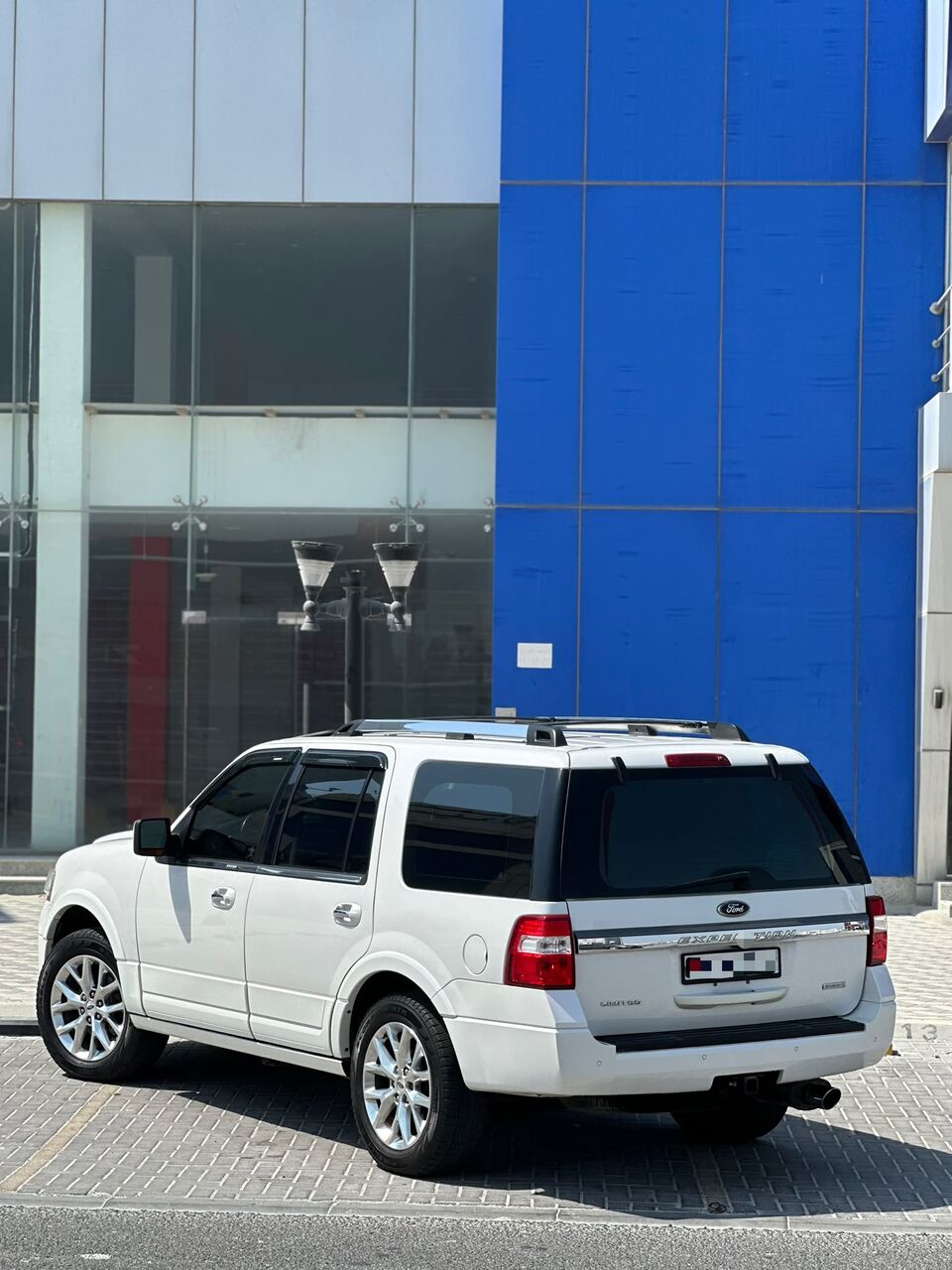 Riffa, Vehicles, Cars & Trucks , BHD 6500,  FORD EXPEDITION LIMITED 2016 WHITE,  2016,  Automatic,  239000 KM,