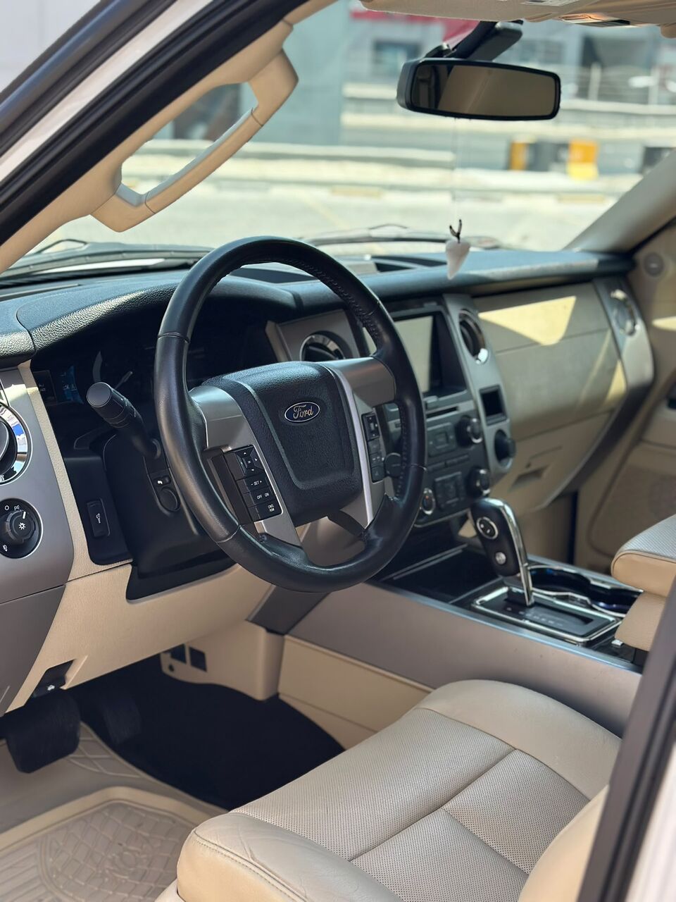 Riffa, Vehicles, Cars & Trucks , BHD 6500,  FORD EXPEDITION LIMITED 2016 WHITE,  2016,  Automatic,  239000 KM,