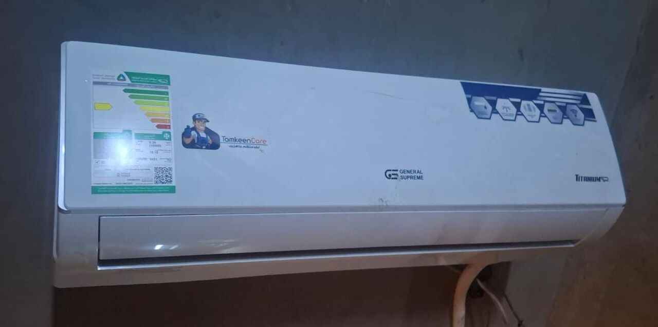 Dammam, Air Conditioners, ALMOST NEW SPLIT AC AND OFFICE TABLE CHAIR AND CARPET-WHATSAPP ONLY AT 0542627547