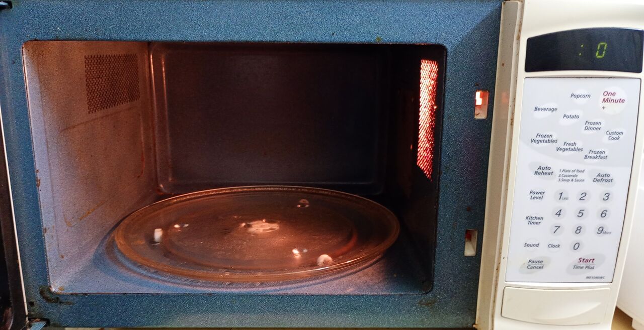 Jeddah, Household Items, SAR 200,  MICROWAVE OVEN SAMSUNG FOR SALE NEGOTIABLE PRICE