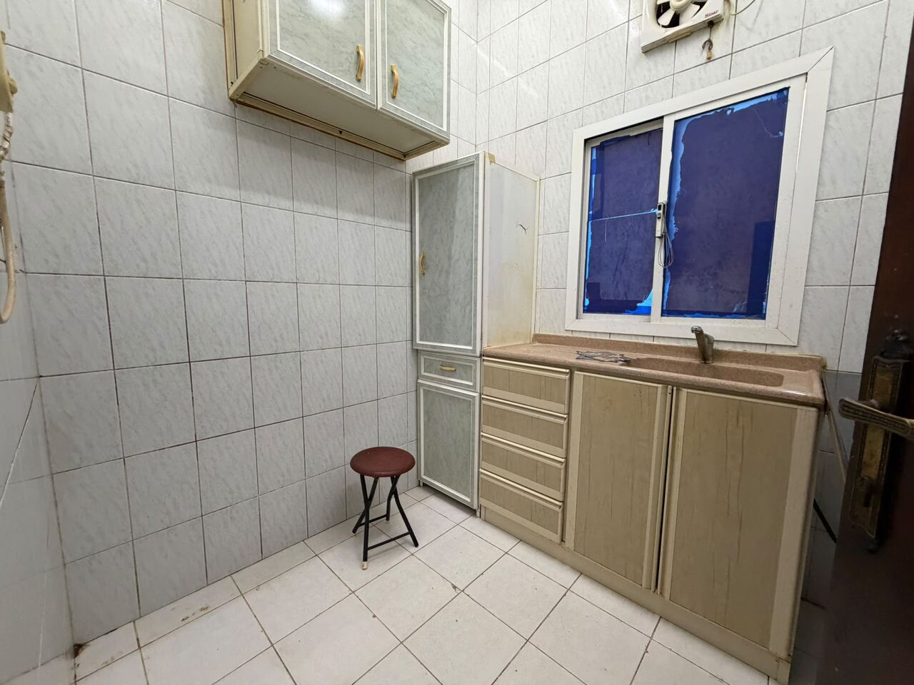 Adliya, Apartments, Flats, Houses & Villas, BHD 230/month,  2 BR,  SEMI-FURNISHED APARTMENT FOR RENT IN ADLIYA | SPACIOUS HALL | CLOSED KITCHEN