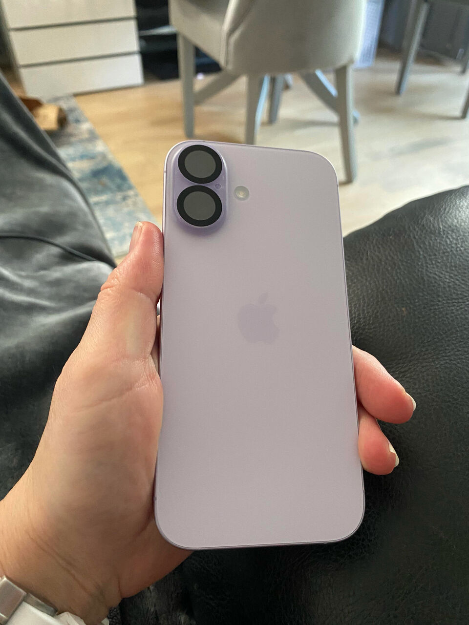 Riyadh, Mobile Phones, SAR 3300,  Iphone 17 Lavender Esim Only256 Gb Just 1 Month Used Like New Battery Health 100 With Box