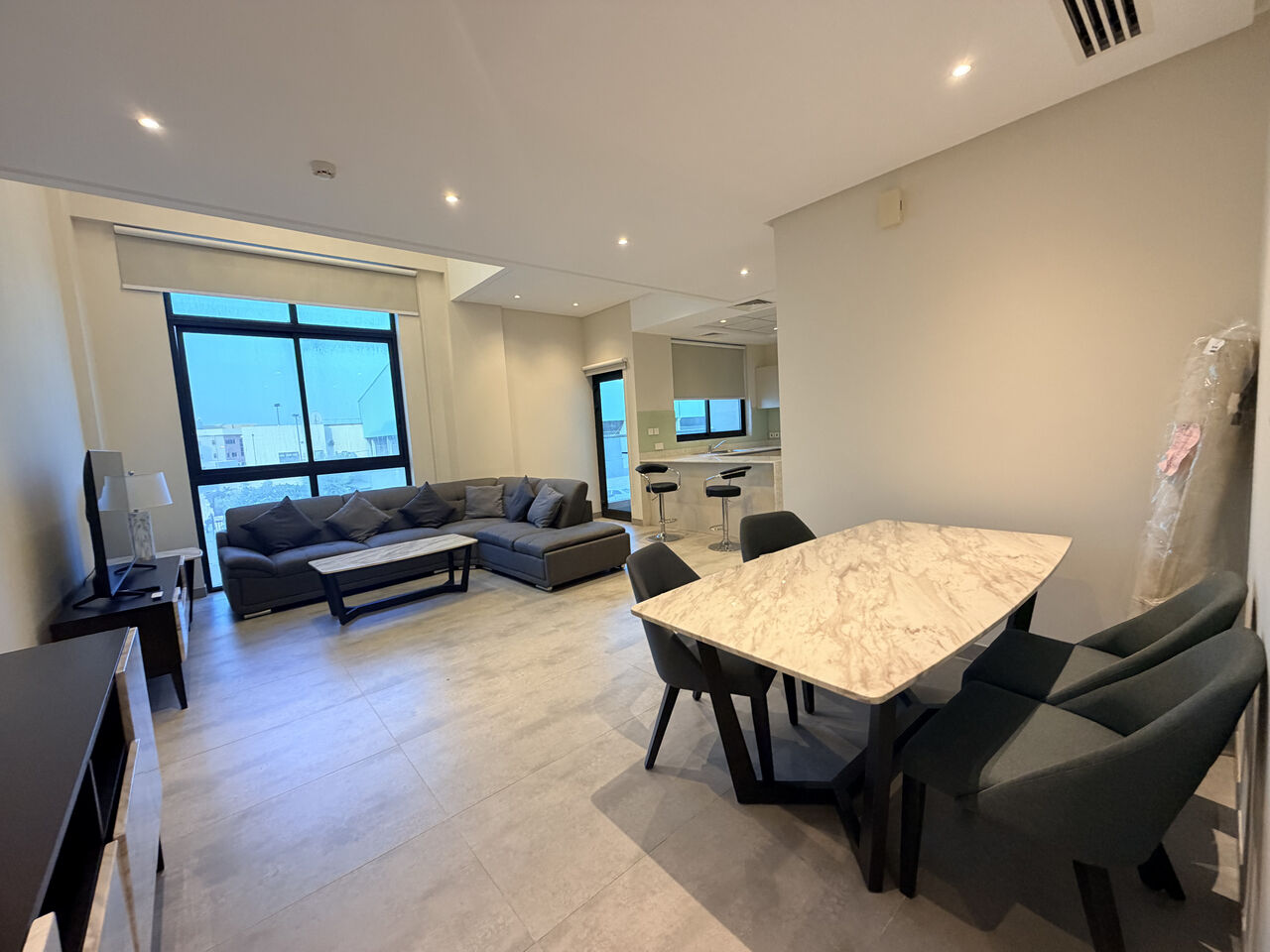 Saar, Apartments, Flats, Houses & Villas, BHD 500/month,  Furnished,  1 BR,  101 Sq. Meter,  Premium Furnished 1BR Duplex | Pool &Gym | Balcony