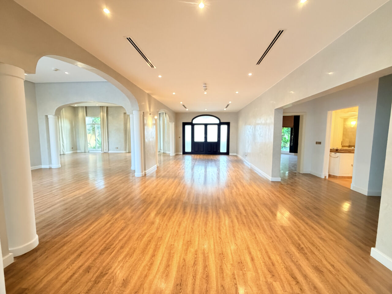 Saar, Villas, BHD 2700,  700 Sq. Meter,  Spacious 7BR Villa | Private Pool & Garden
