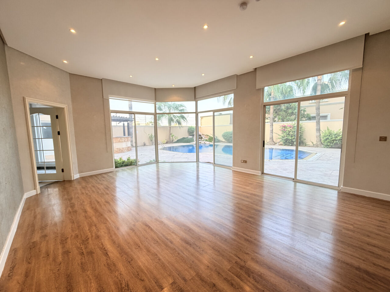 Saar, Villas, BHD 2700,  700 Sq. Meter,  Spacious 7BR Villa | Private Pool & Garden