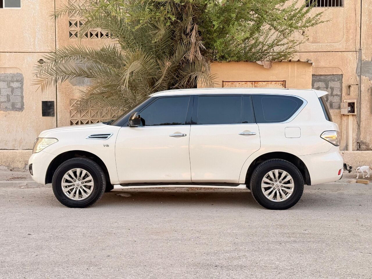 Manama, Vehicles, Cars & Trucks , BHD 4950,  Nissan Patrol,  2015,  Automatic,  260000 KM,  NISSAN PETROL SE   MODEL