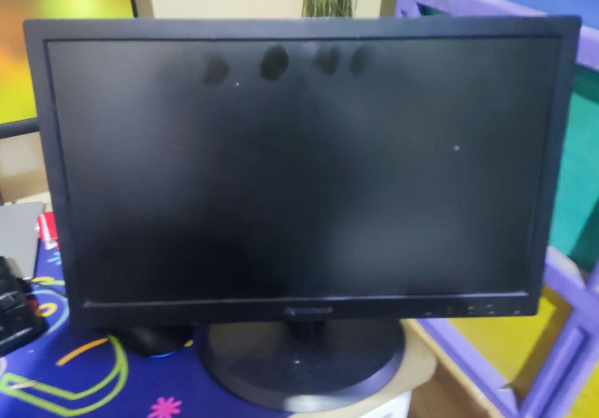 Riyadh, Household Items, Monitor And Vacuma Clear Sale
