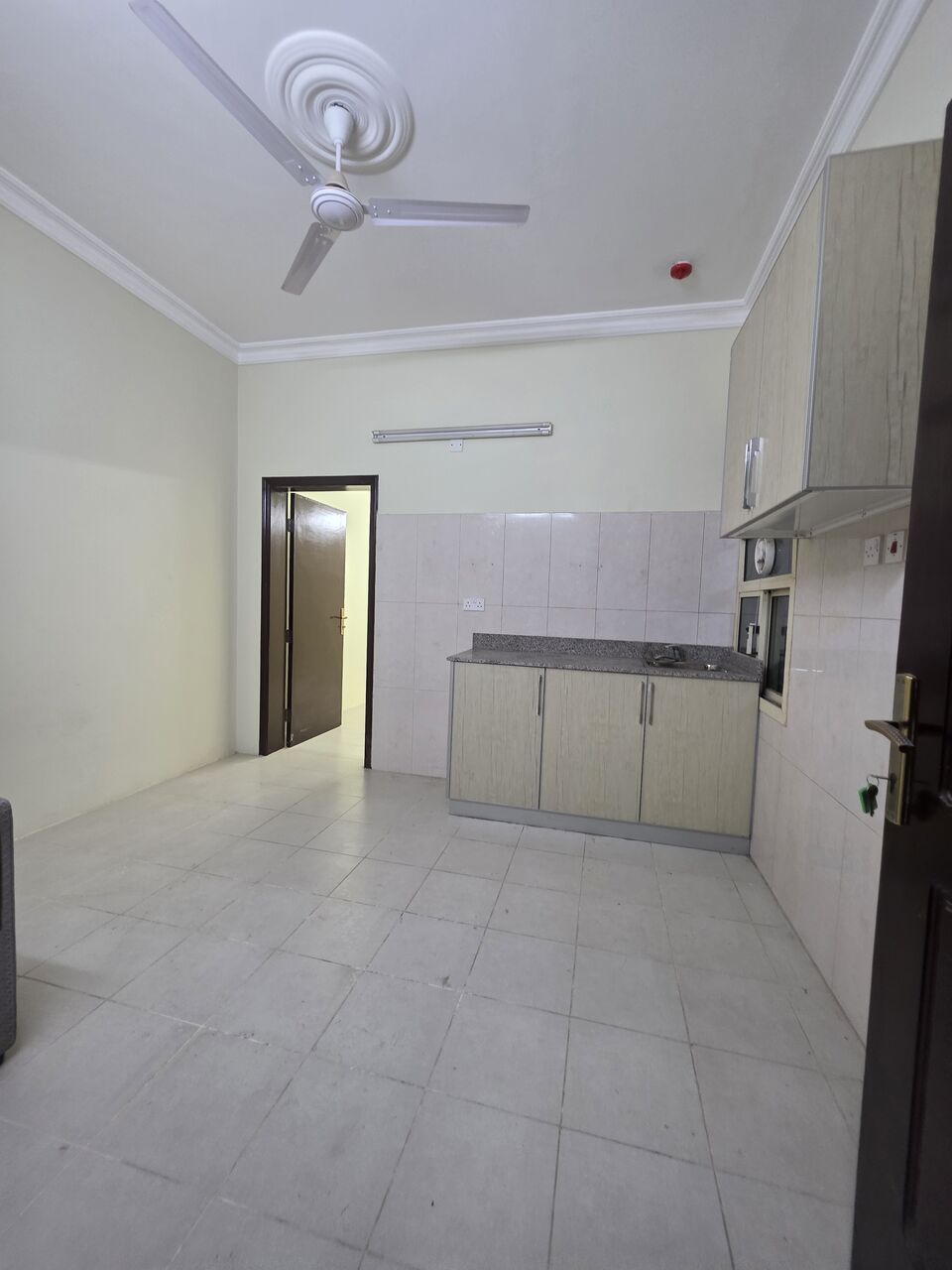 Manama, Apartments, Flats, Houses & Villas, BHD 160/month,  @1BATHROOM Kitchen With Electricity