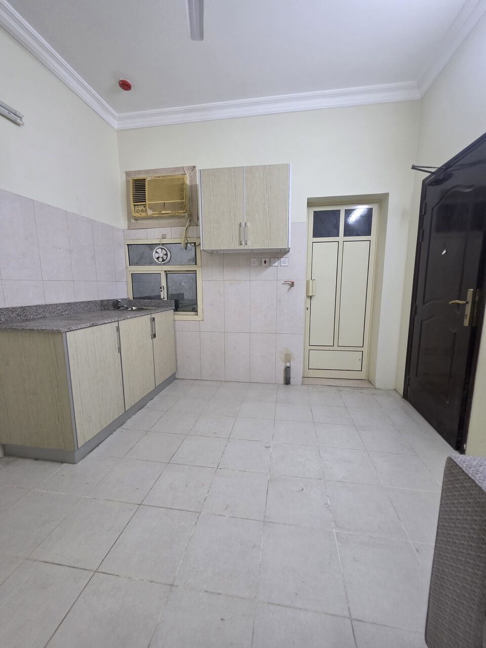 Manama, Apartments, Flats, Houses & Villas, BHD 160/month,  @1BATHROOM Kitchen With Electricity