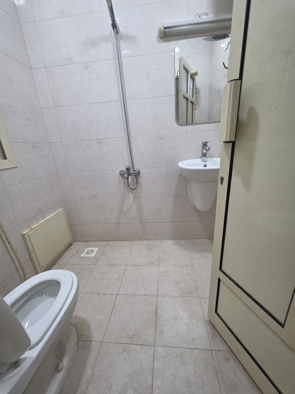 Manama, Apartments, Flats, Houses & Villas, BHD 160/month,  @1BATHROOM Kitchen With Electricity
