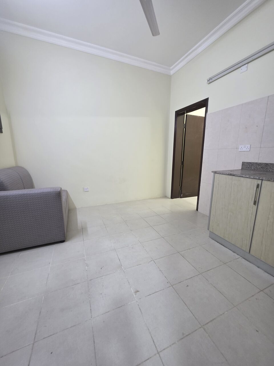 Manama, Apartments, Flats, Houses & Villas, BHD 160/month,  @1BATHROOM Kitchen With Electricity