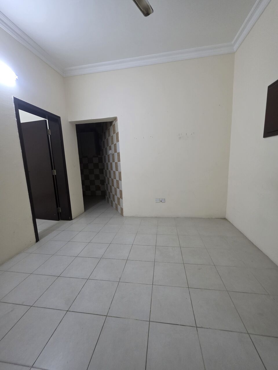 Manama, Apartments, Flats, Houses & Villas, BHD 170/month,  1 BR,  £1BATHROOM Hall Kitchen With Electricity