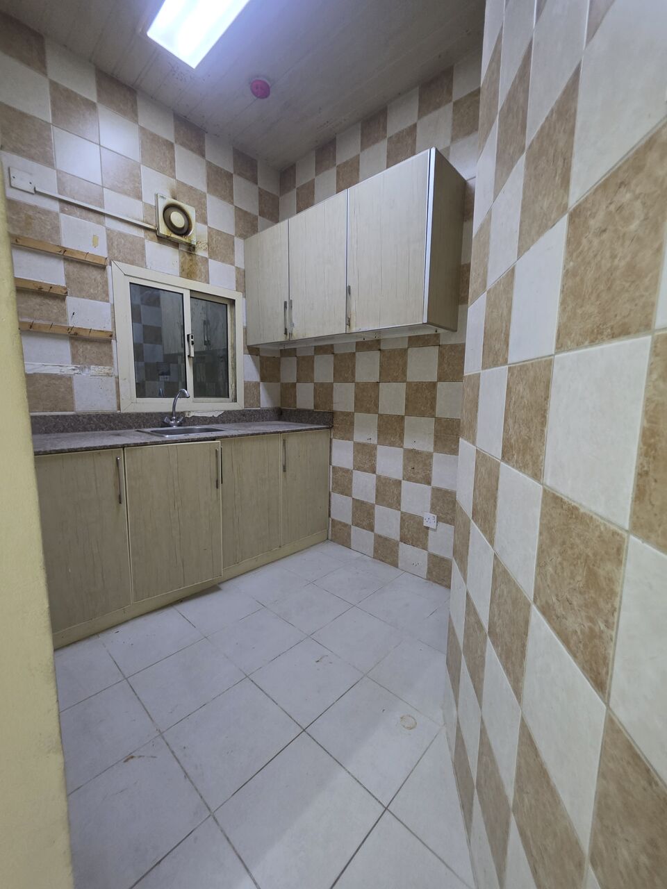 Manama, Apartments, Flats, Houses & Villas, BHD 170/month,  1 BR,  £1BATHROOM Hall Kitchen With Electricity