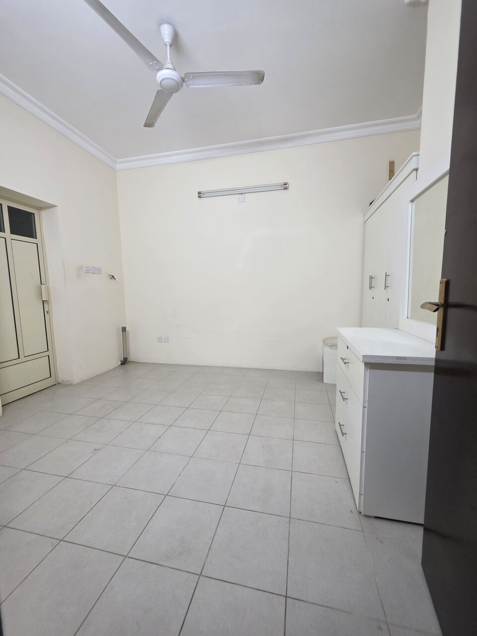 Manama, Apartments, Flats, Houses & Villas, BHD 170/month,  1 BR,  £1BATHROOM Hall Kitchen With Electricity