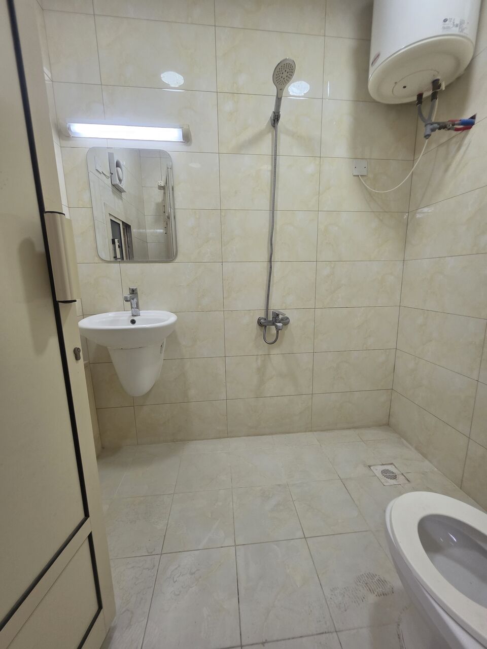 Manama, Apartments, Flats, Houses & Villas, BHD 170/month,  1 BR,  £1BATHROOM Hall Kitchen With Electricity