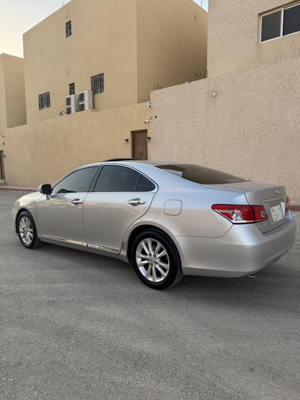 Riyadh, Vehicles, Cars & Trucks , SAR 49,  Lexus ES 350,  2011,  Automatic,  140 KM,  Riyadh