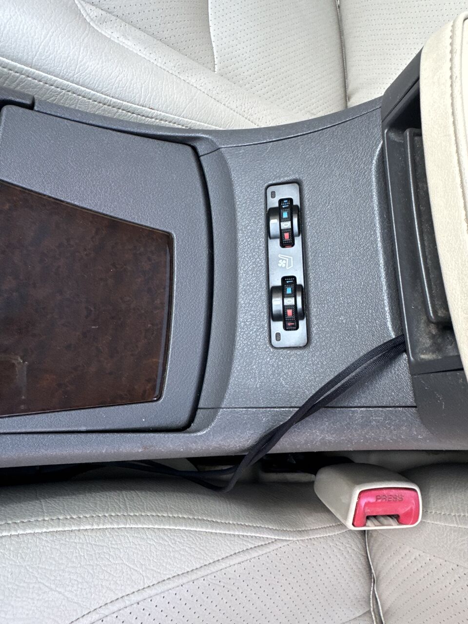 Riyadh, Vehicles, Cars & Trucks , SAR 49,  Lexus ES 350,  2011,  Automatic,  140 KM,  Riyadh