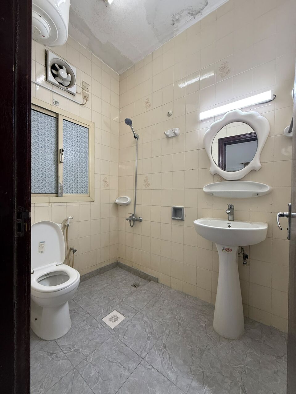 Gudaibiya, Apartments, Flats, Houses & Villas, BHD 220/month,  Furnished,  2 BR,  Semi Furnished Inclusive 2 Bedroom Flat Gudaibiya Near BBK BANK @ 220/- BHD