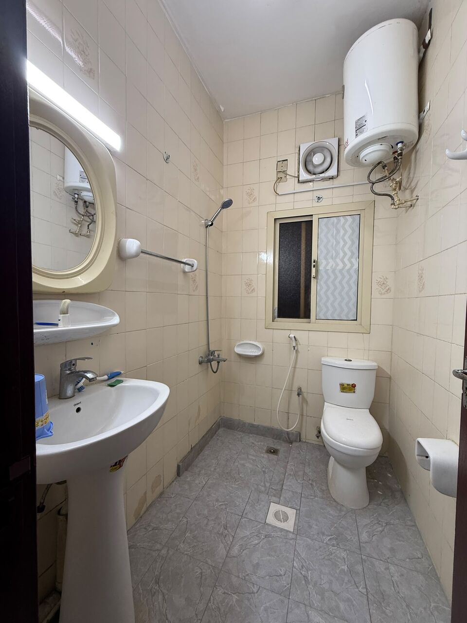 Gudaibiya, Apartments, Flats, Houses & Villas, BHD 220/month,  Furnished,  2 BR,  Semi Furnished Inclusive 2 Bedroom Flat Gudaibiya Near BBK BANK @ 220/- BHD