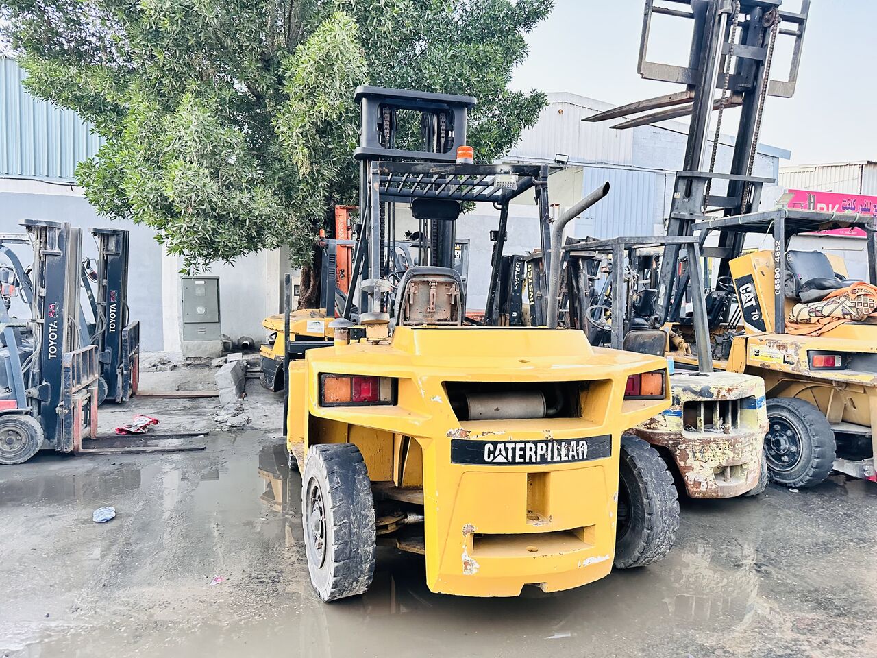 Dammam, Heavy Equipment, SAR 65000,  Forklift For SALE- Caterpillar 7ton