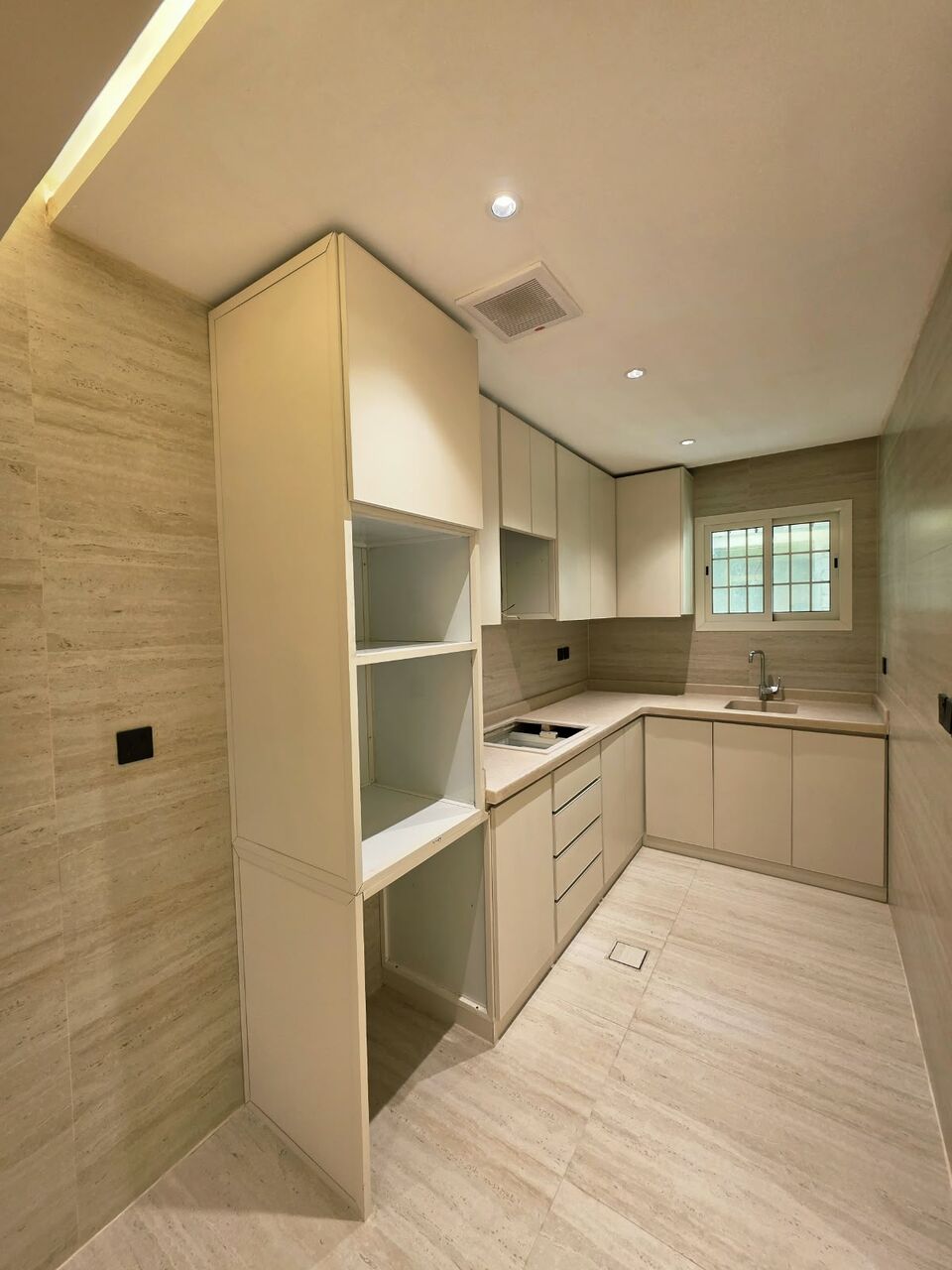 Riyadh, Apartments, Flats, Houses & Villas, SAR 41000/year,  2 BR,  A 2-room Apartment In A Prime Location In Central Riyadh, Situated Next To The Marriott Ho