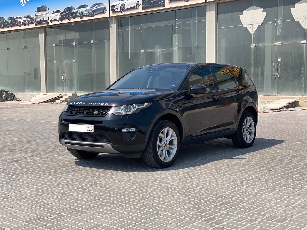 Manama, Vehicles, Cars & Trucks , BHD 4200,  Land Rover Discovery,  2015,  Automatic,  125150 KM,   Sport  (Black)