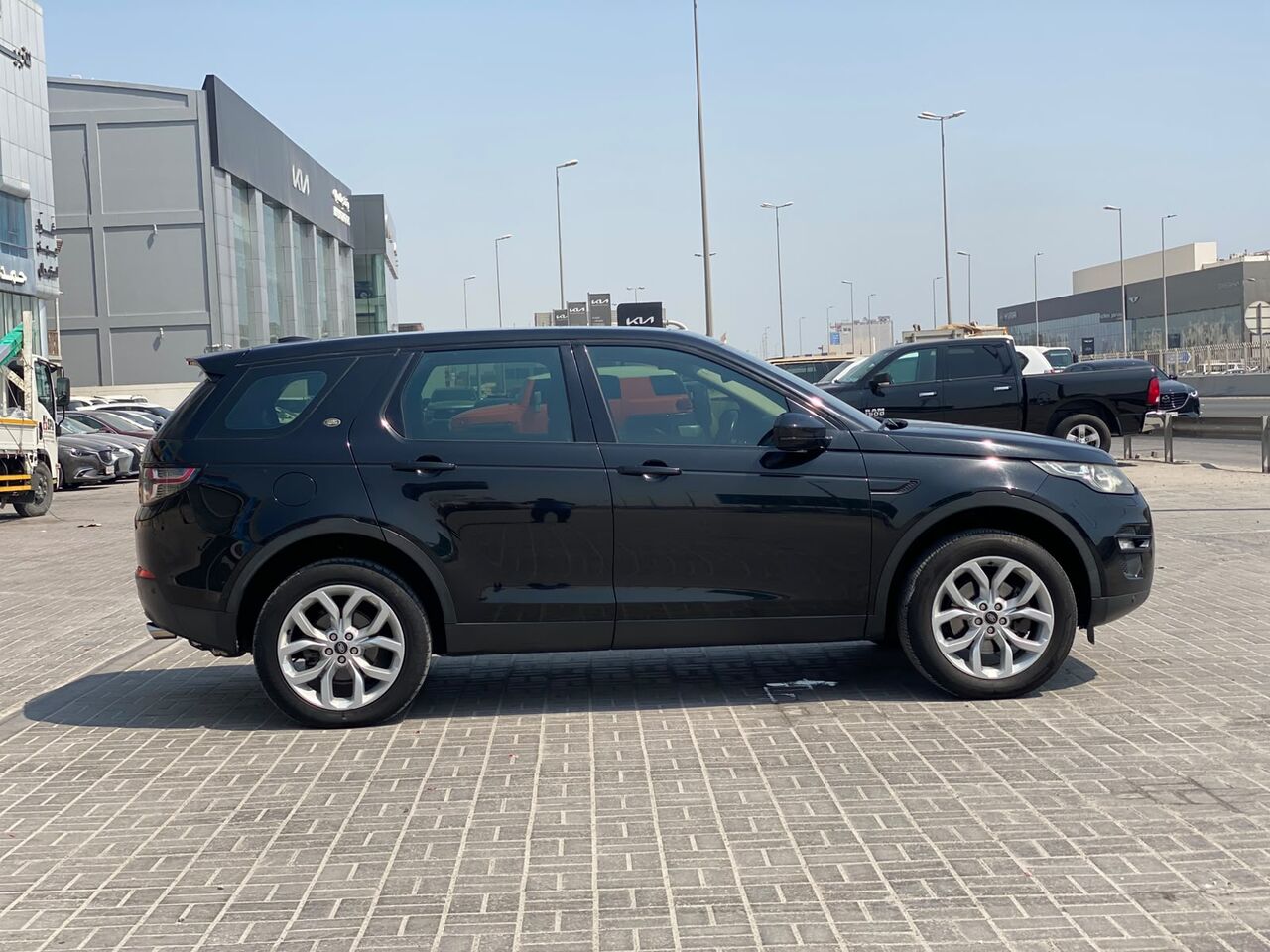 Manama, Vehicles, Cars & Trucks , BHD 4200,  Land Rover Discovery,  2015,  Automatic,  125150 KM,   Sport  (Black)