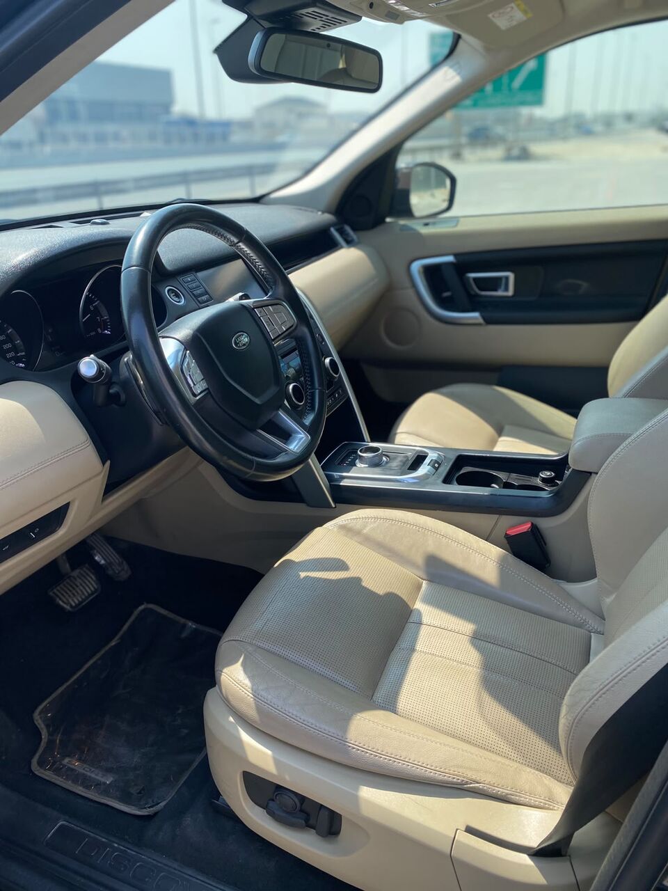 Manama, Vehicles, Cars & Trucks , BHD 4200,  Land Rover Discovery,  2015,  Automatic,  125150 KM,   Sport  (Black)