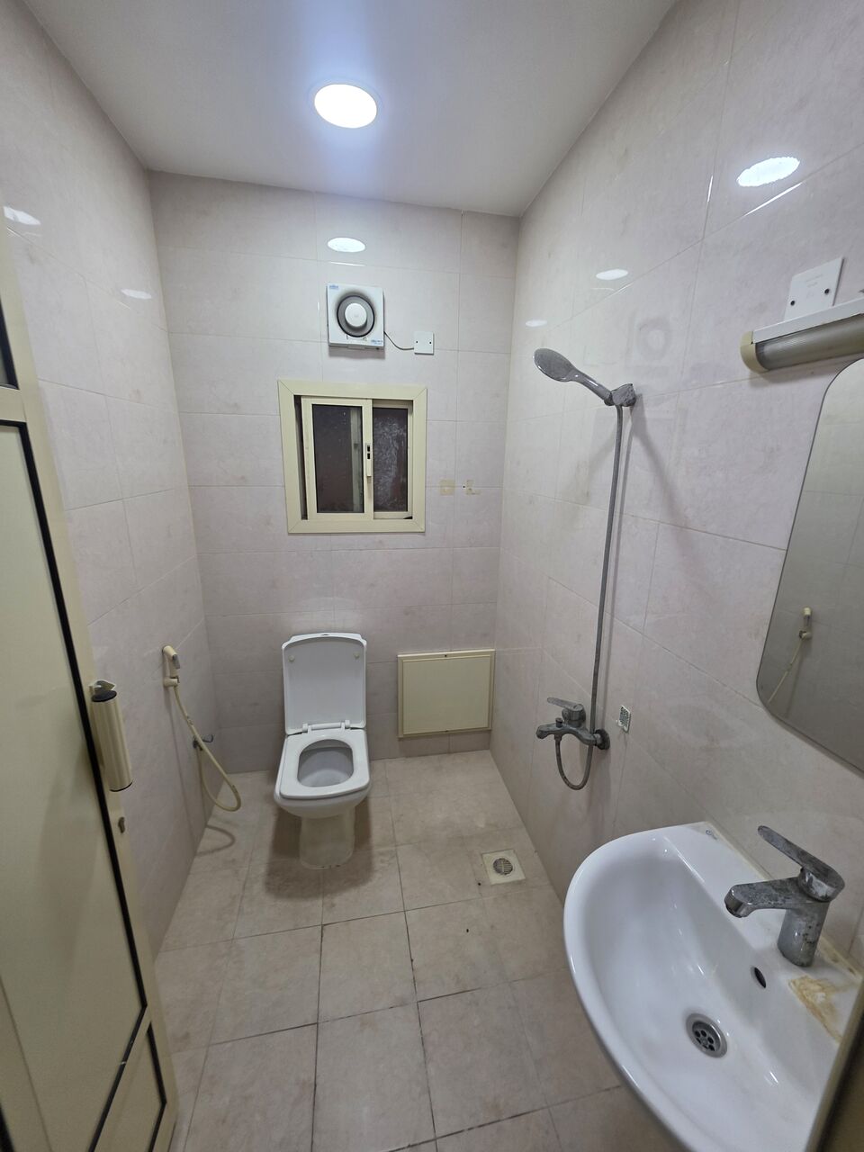 Gudaibiya, Apartments, Flats, Houses & Villas, BHD 200/month,  Furnished,  2 BR,  - Neet Furnished 2 BHK Flat With Ewa 200/BD In Gudaibiya