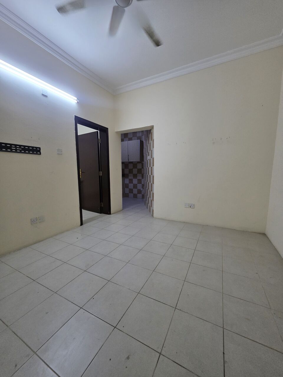 Gudaibiya, Apartments, Flats, Houses & Villas, BHD 170/month,  Furnished,  1 BR,  - Neet Furnished 1 BHK Flat With Ewa 170/BD In Gudaibiya