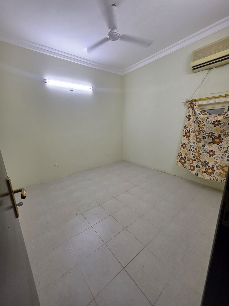 Gudaibiya, Apartments, Flats, Houses & Villas, BHD 170/month,  Furnished,  1 BR,  - Neet Furnished 1 BHK Flat With Ewa 170/BD In Gudaibiya