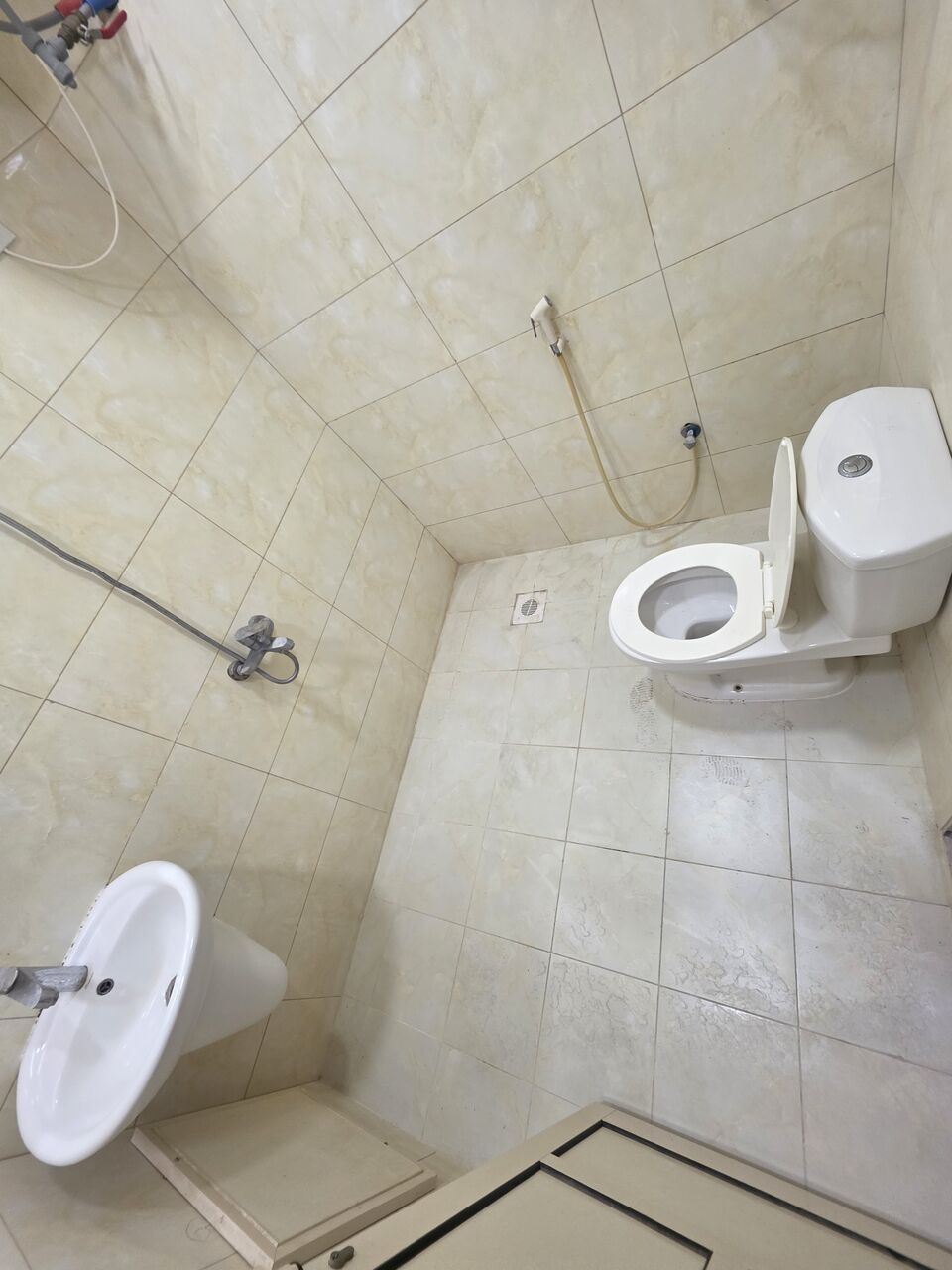 Gudaibiya, Apartments, Flats, Houses & Villas, BHD 170/month,  Furnished,  1 BR,  - Neet Furnished 1 BHK Flat With Ewa 170/BD In Gudaibiya